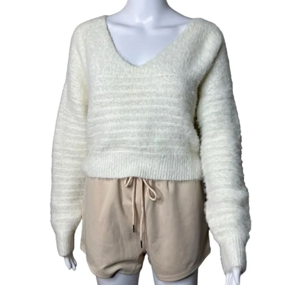 Kendall & Kylie Eyelash V Neck Long Sleeve Sweater White / Cream Size Medium